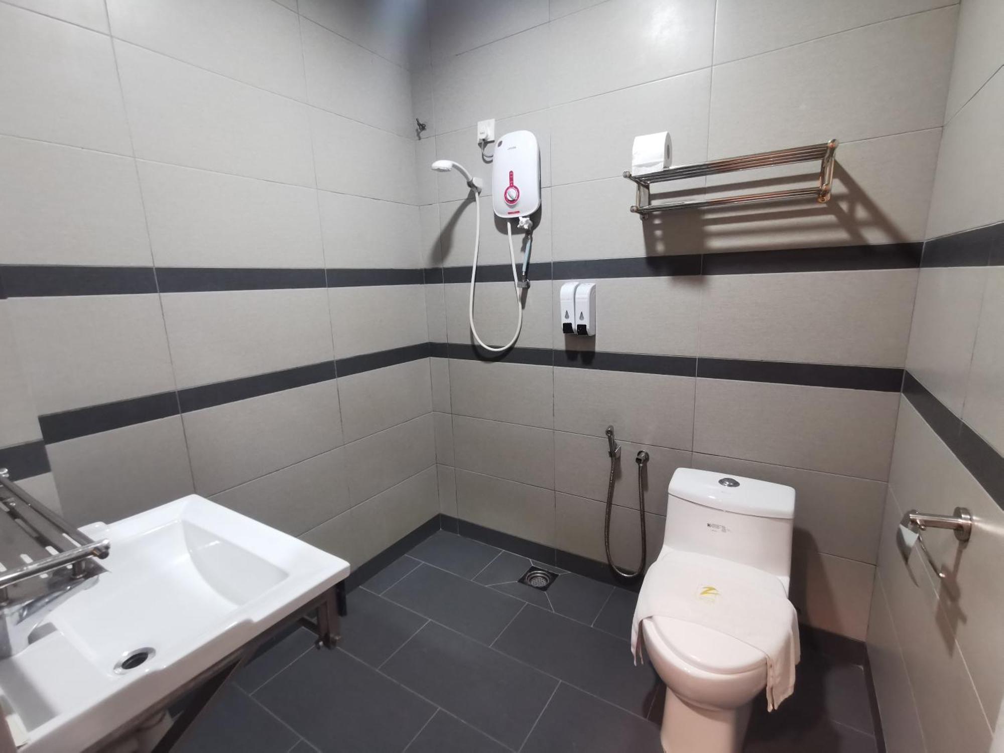 Zenz Hotel Kulai Exteriör bild