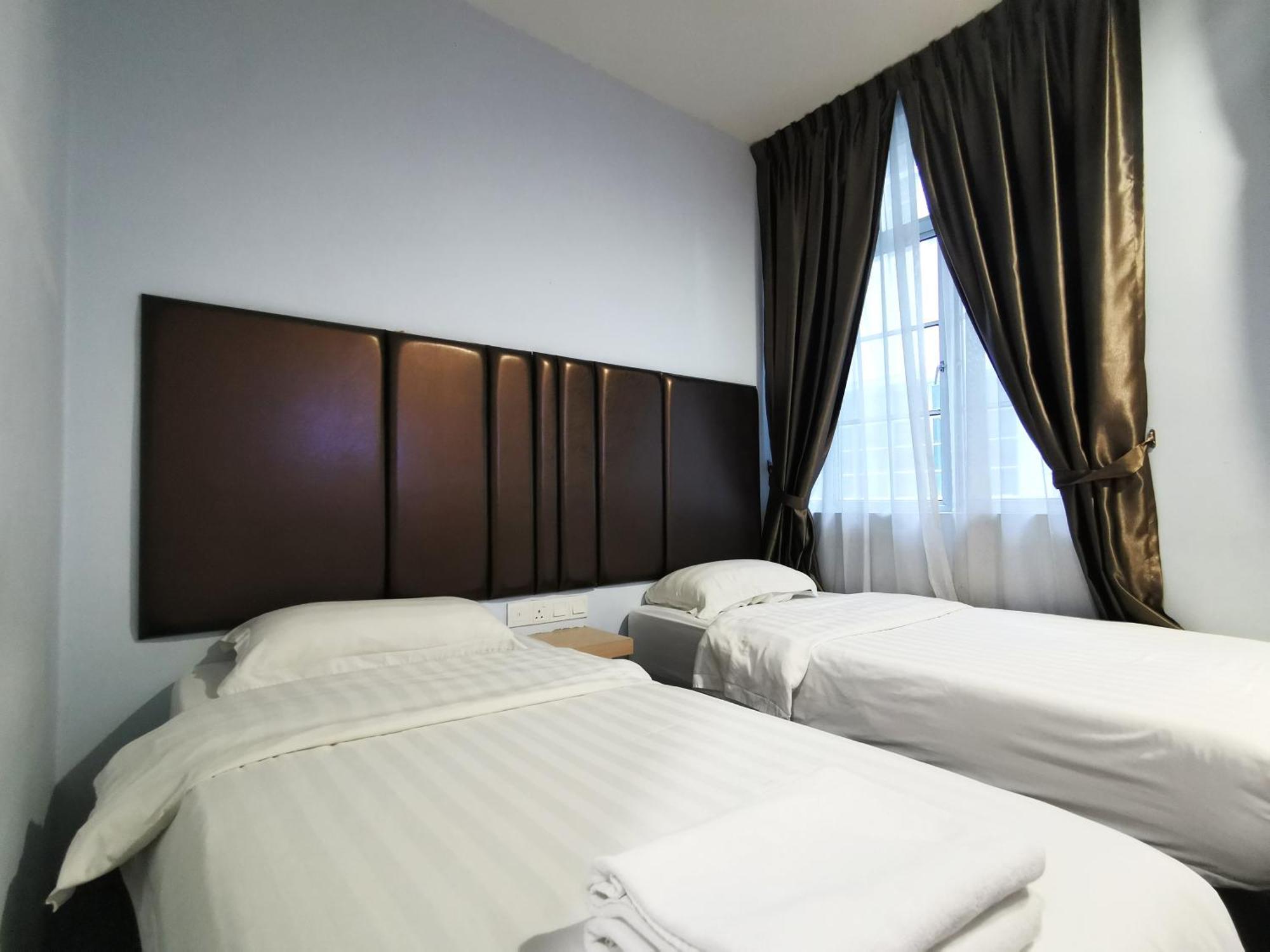 Zenz Hotel Kulai Exteriör bild